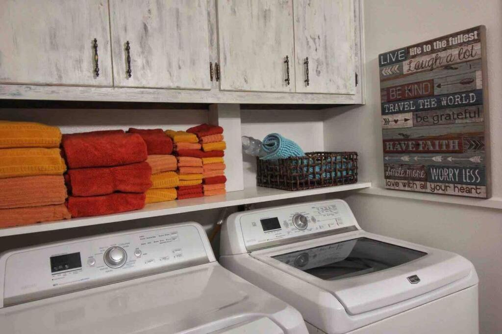 Cheerful 3 Bedroom On A Park 10 Miles From Eugene Creswell Esterno foto